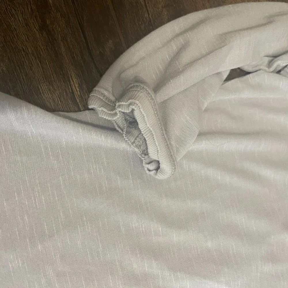 Victor Alfaro Medium Gray Half Sleeve Flowy Burnout Top - Picture 3 of 5